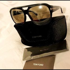 BNIB TOM FORD AVIATOR SUNGLASSES AUTHENTIC BLK/GLD